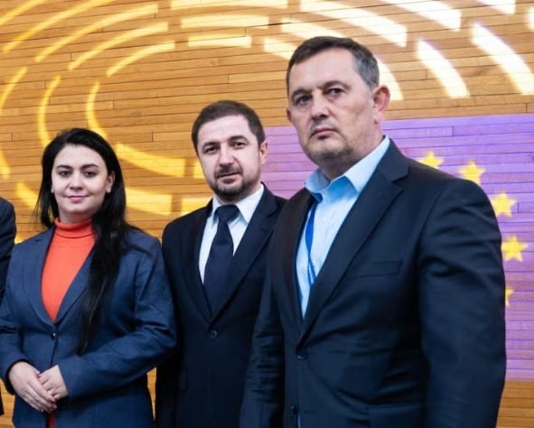 Moțiunea de cenzură împotriva Comisiei Europene a arătat cine sunt slugile Ursulei von der Leyen și cine luptă pentru cetățeni